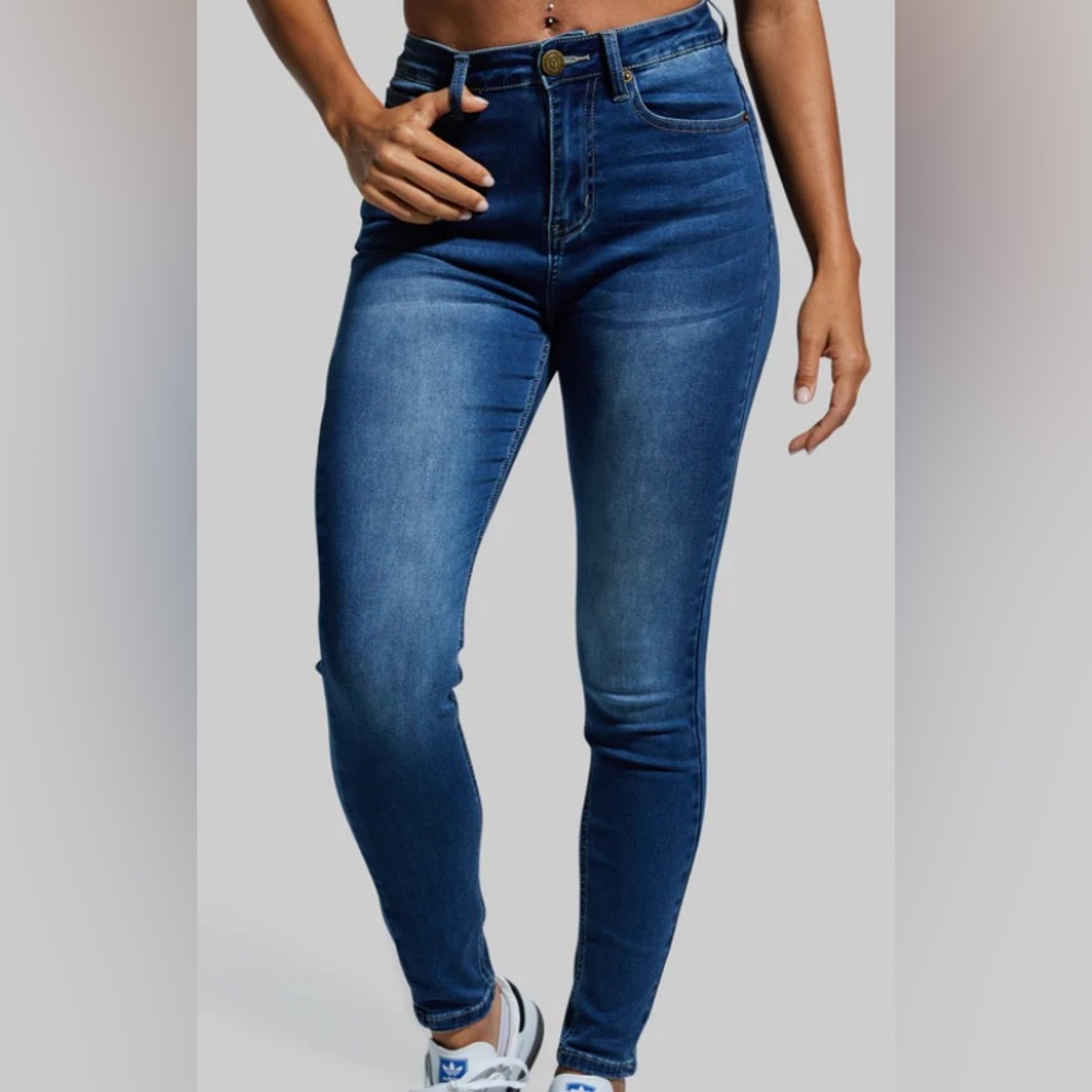 HIGH-RISE SKINNY JEAN
